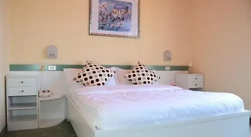 Hotel Diana